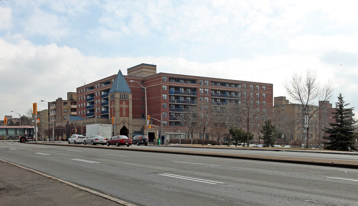 Walton Place in Toronto, ON - Building Photo