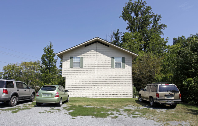 304 New Riverside Dr in Sevierville, TN - Building Photo - Building Photo