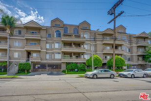 14960 Dickens St, Unit 117 in Sherman Oaks, CA - Foto de edificio - Building Photo