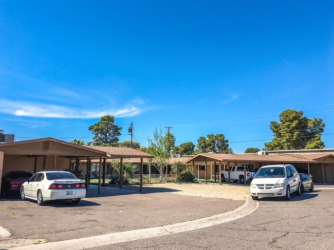 49th Place Apartments in Phoenix, AZ - Building Photo - Building Photo