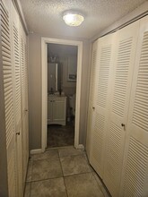 8311 Sands Point Blvd, Unit 105 in Tamarac, FL - Foto de edificio - Building Photo
