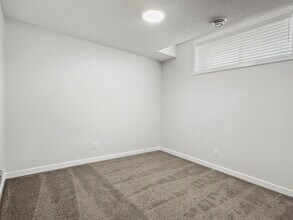 98 Magnolia St in Calgary, AB - Building Photo - Building Photo