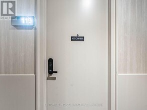 2075 King Rd in King City, ON - Building Photo - Building Photo