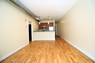 155 Washington St, Unit 105 in Salem, MA - Foto de edificio - Building Photo