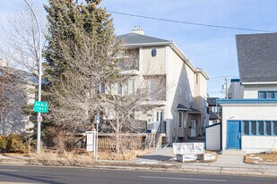 2412 Kensington Rd NW in Calgary, AB - Building Photo