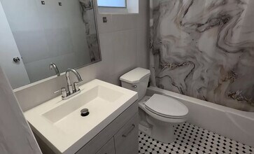 1733 Mayo St, Unit 8 in Hollywood, FL - Building Photo - Building Photo