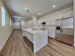 513 Sacred Lotus Pl in Henderson, NV - Building Photo - Building Photo