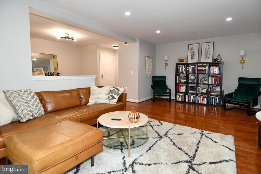 4089 S Four Mile Run Dr in Arlington, VA - Building Photo