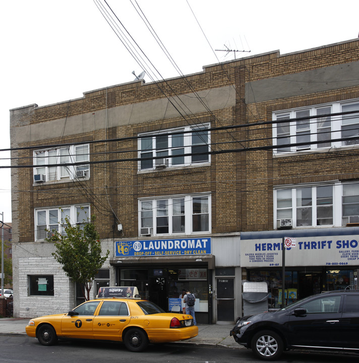 69-05 Woodside Ave in Woodside, NY - Building Photo