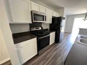 2004 Tara's Trace Dr in Statesville, NC - Building Photo - Building Photo