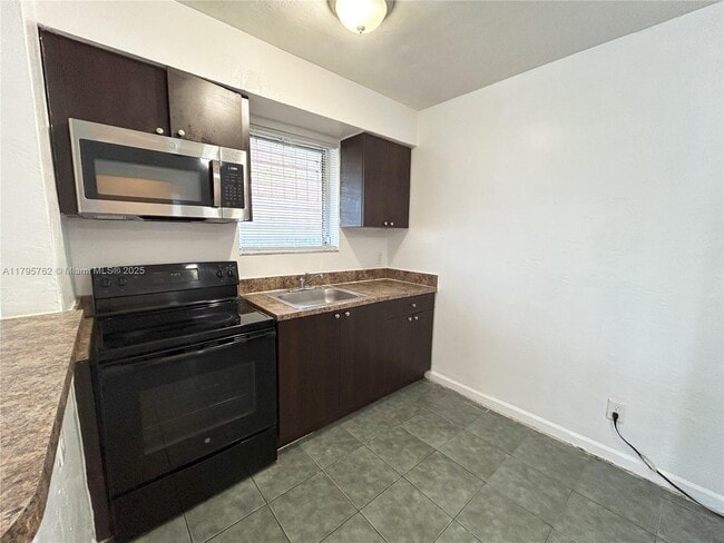 661 NE 86th St in Miami, FL - Building Photo - Building Photo