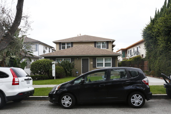 3363 Mentone Ave in Los Angeles, CA - Foto de edificio - Building Photo