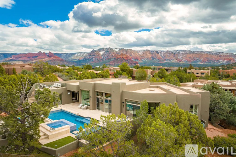 120 Cll Irena in Sedona, AZ - Foto de edificio