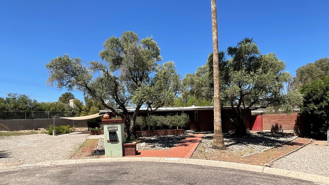 6901 E 4th St in Tucson, AZ - Building Photo