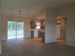 914 Santa Barbara Blvd in Cape Coral, FL - Building Photo - Building Photo