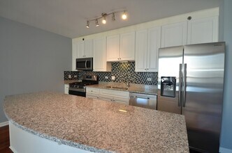 33 W Ontario St, Unit 24I in Chicago, IL - Building Photo - Building Photo