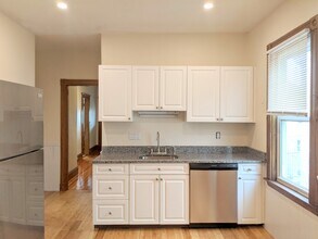 9 Belknap St, Unit 3 in Somerville, MA - Building Photo - Building Photo