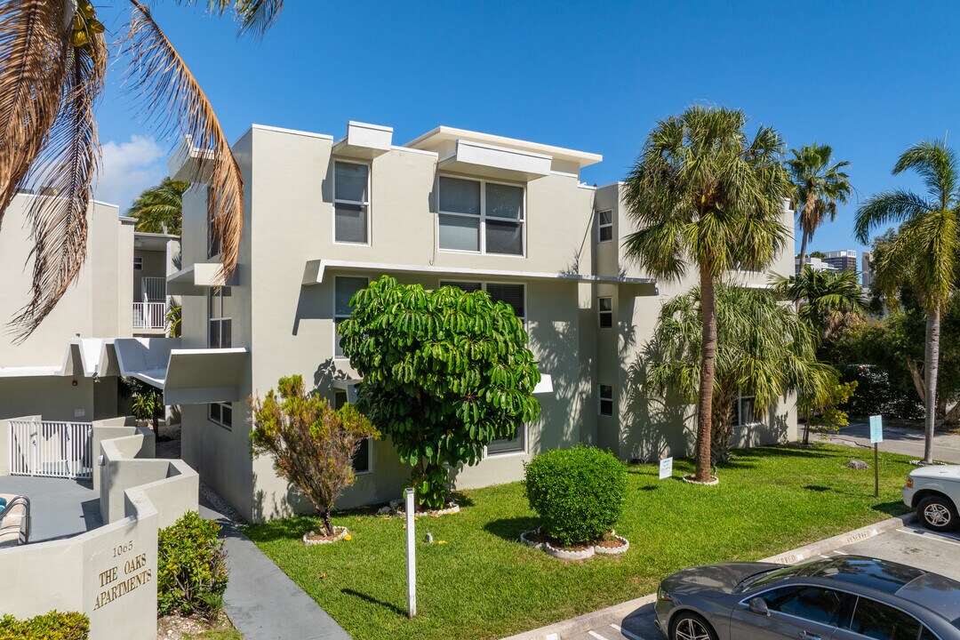 The Oaks Apartments in Bay Harbor Islands, FL - Building Photo
