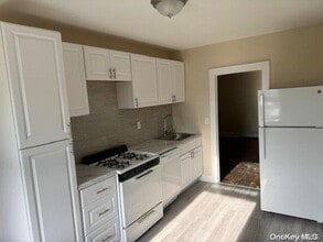 62 Jerusalem Ave in Hicksville, NY - Building Photo - Building Photo