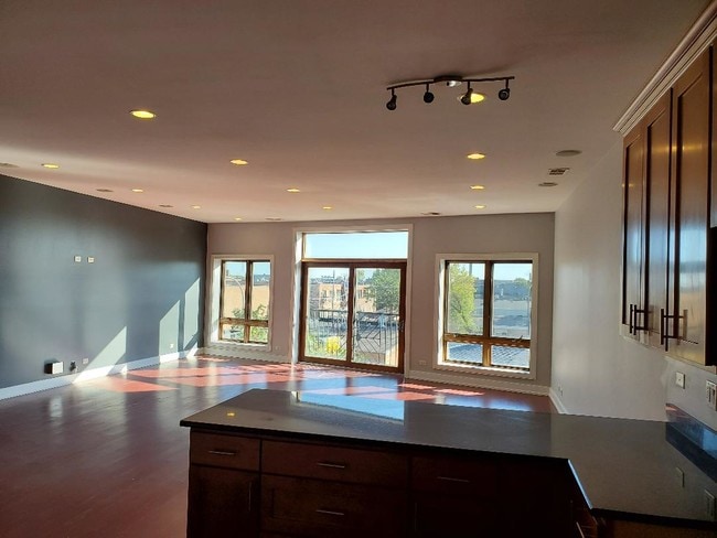 5720 W Grand Ave, Unit 1