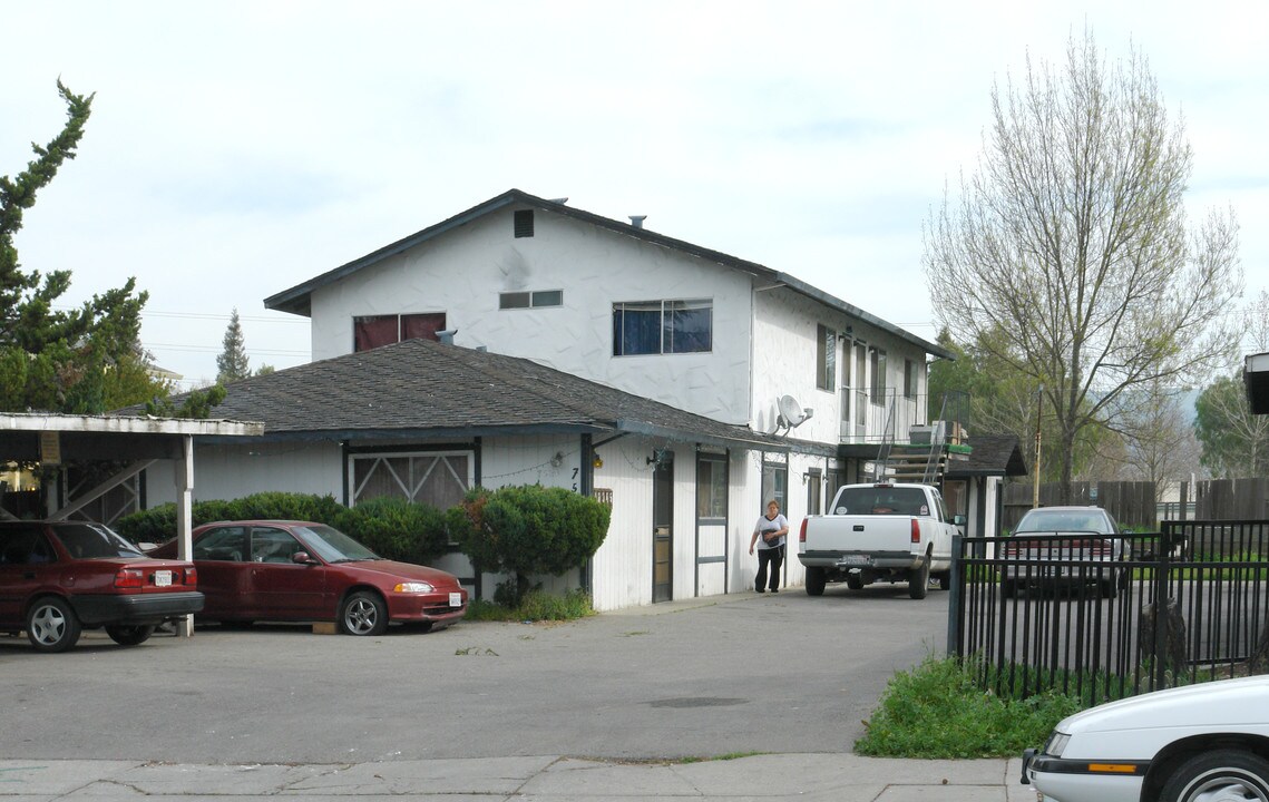 7520 Rogers Ln in Gilroy, CA - Foto de edificio