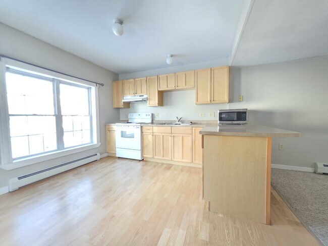 208 Grove St in Bangor, ME - Building Photo - Building Photo