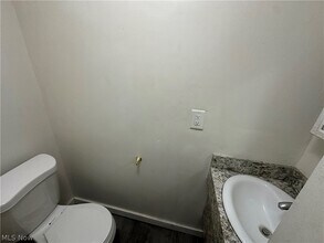 5885 Youngstown Hubbard Rd in Hubbard, OH - Building Photo - Building Photo