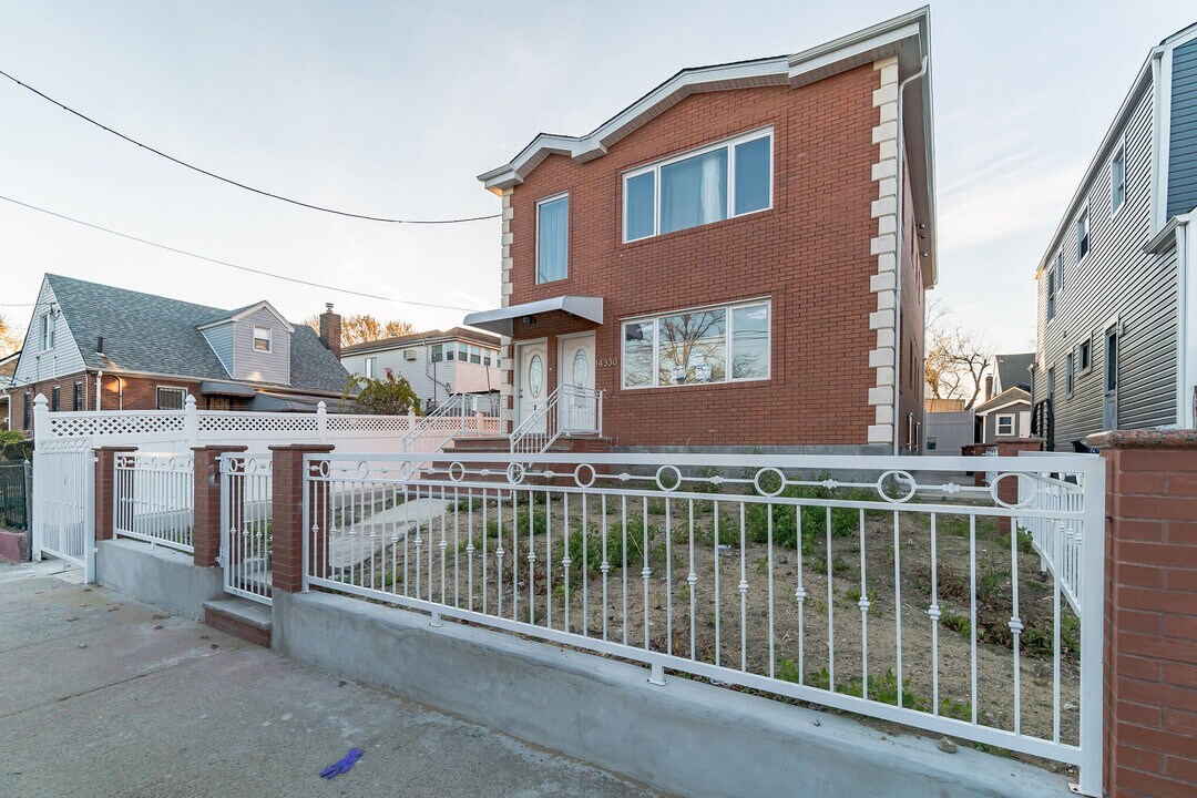 14330 185th St, Unit 1 in Springfield Gardens, NY - Building Photo