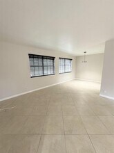 8886 SW 3rd St, Unit 203 in Pembroke Pines, FL - Foto de edificio - Building Photo