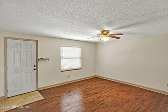 2214 Luana Dr E in Jacksonville, FL - Building Photo - Building Photo