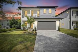 2335 Oak Terrace in Sarasota, FL - Building Photo