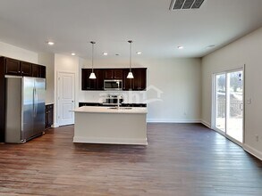 2048 Williamshire Ln in Nashville, TN - Building Photo - Building Photo