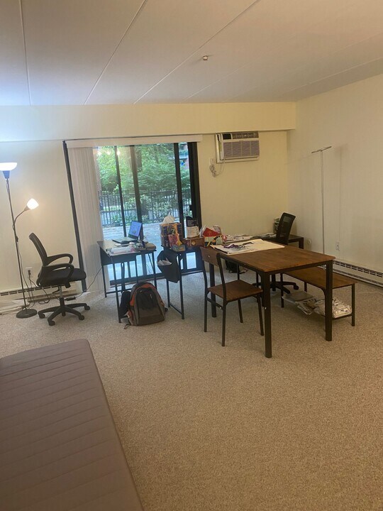 135 Pleasant St, Unit 106 in Brookline, MA - Building Photo