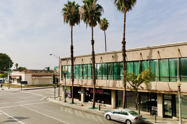 570 W 4th St in San Bernardino, CA - Foto de edificio - Building Photo