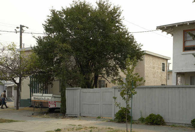 978 75th Ave in Oakland, CA - Foto de edificio - Building Photo