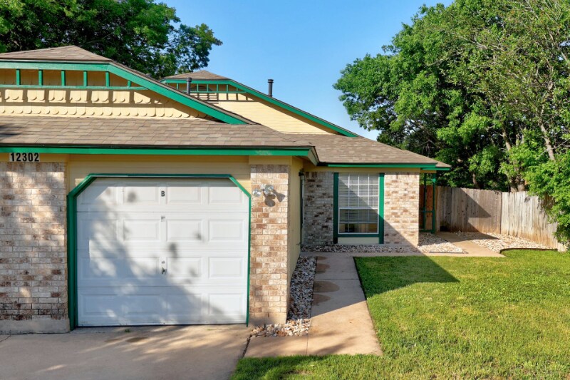 12302 Dellrey Dr-Unit -B in Austin, TX - Foto de edificio