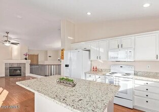 12442 N 42nd Ave in Phoenix, AZ - Building Photo - Building Photo