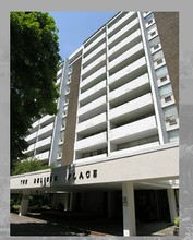 The Delisle Place in Toronto, ON - Building Photo - Lobby