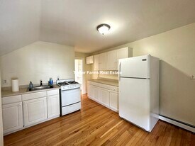 185 Beacon St, Unit 3 Apartments