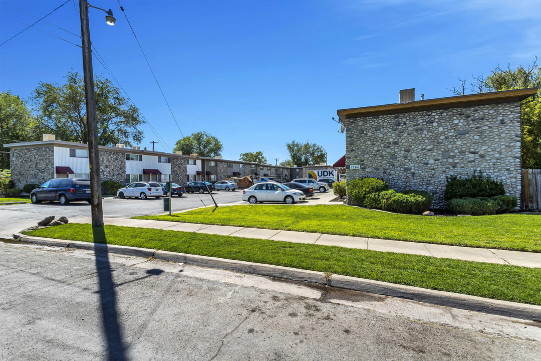 Townhouse Court in Salt Lake City, UT - Building Photo