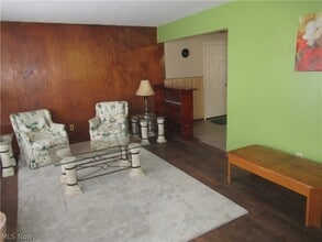 7594 Southland Rd in Mentor On The Lake, OH - Building Photo - Building Photo