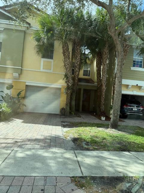 999 Pipers Cay Dr in West Palm Beach, FL - Foto de edificio