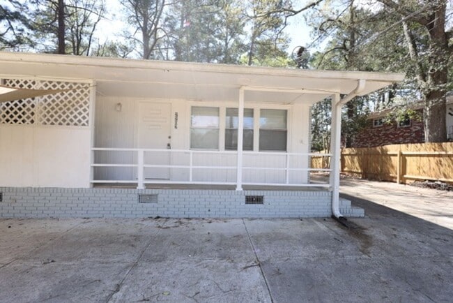 2202 Dering Cir NE in Atlanta, GA - Building Photo - Building Photo