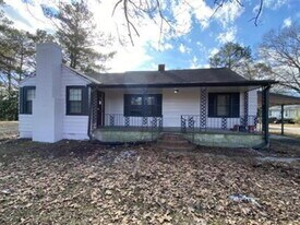 138 Johnson St in Jonesboro, GA - Building Photo