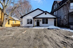 617 E Locust St in Scranton, PA - Building Photo