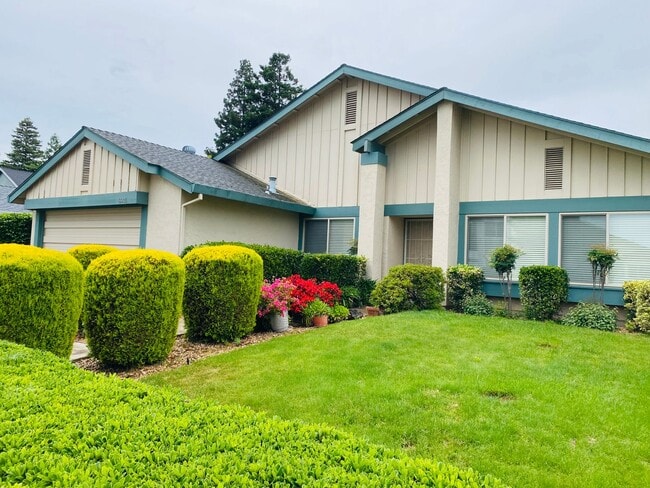 8936 Shady Vista Ct in Elk Grove, CA - Building Photo - Building Photo