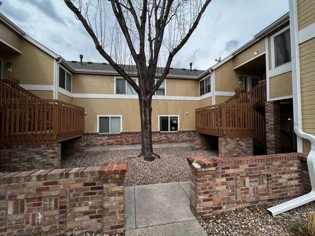 2 Bed Charmer with Mountain Backdrop in Fort Collins, CO - Building Photo - Building Photo