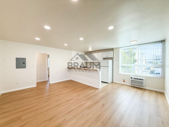 5611 Fulcher Ave in Los Angeles, CA - Foto de edificio - Building Photo