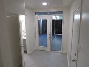 3910 Buena Vista St, Unit 12 in Dallas, TX - Building Photo - Building Photo