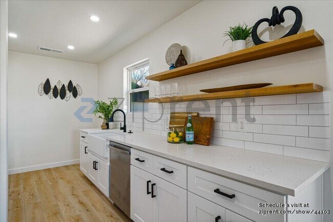 6811 Montana St in Austin, TX - Building Photo - Building Photo